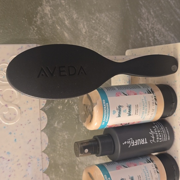 9 Pc Hair Bundle, Aveda Brushes, Protein Treats, Leave In Mask, Conditioner New - Picture 5 of 6